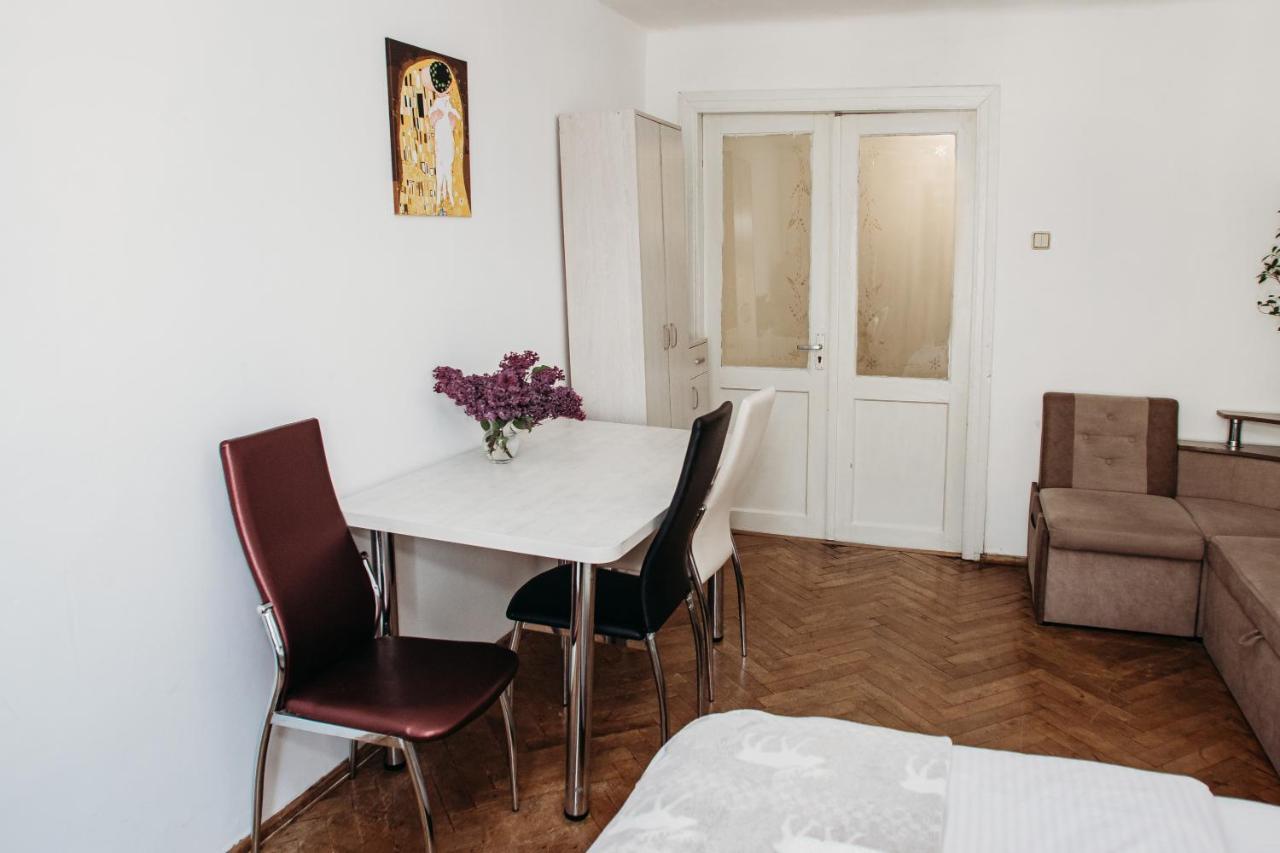 Апартаменти Для Великої Компанї В Центрі Міста Lviv Exteriör bild